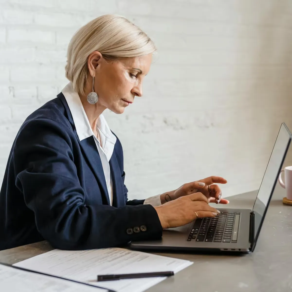 Wirtschaftsprüferin bei der Erstellung von Gutachten und revisionssicheren Dokumentationen für Unternehmen