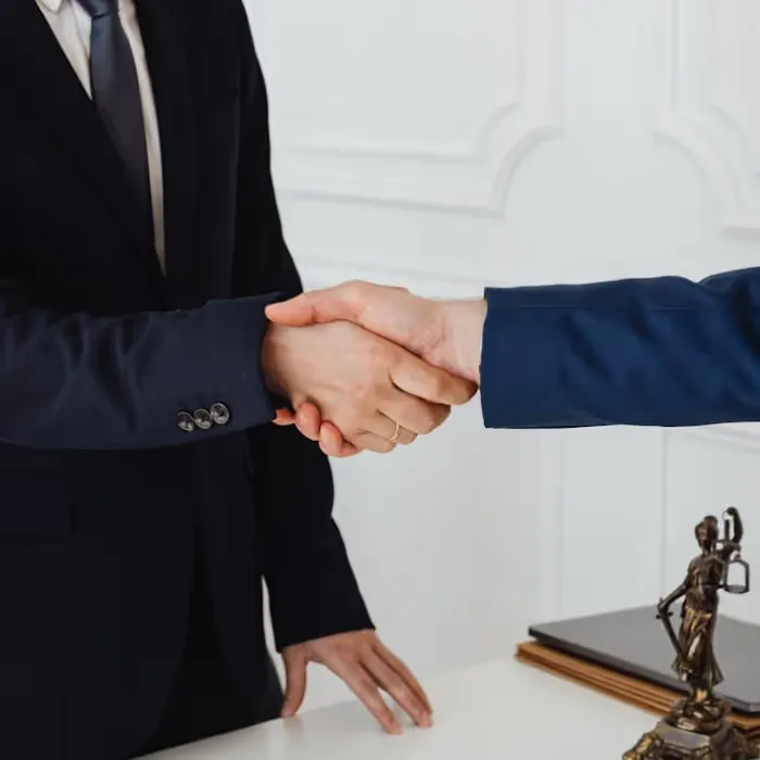 Vertrauensvolle Zusammenarbeit mit zertifizierten Gutachtern